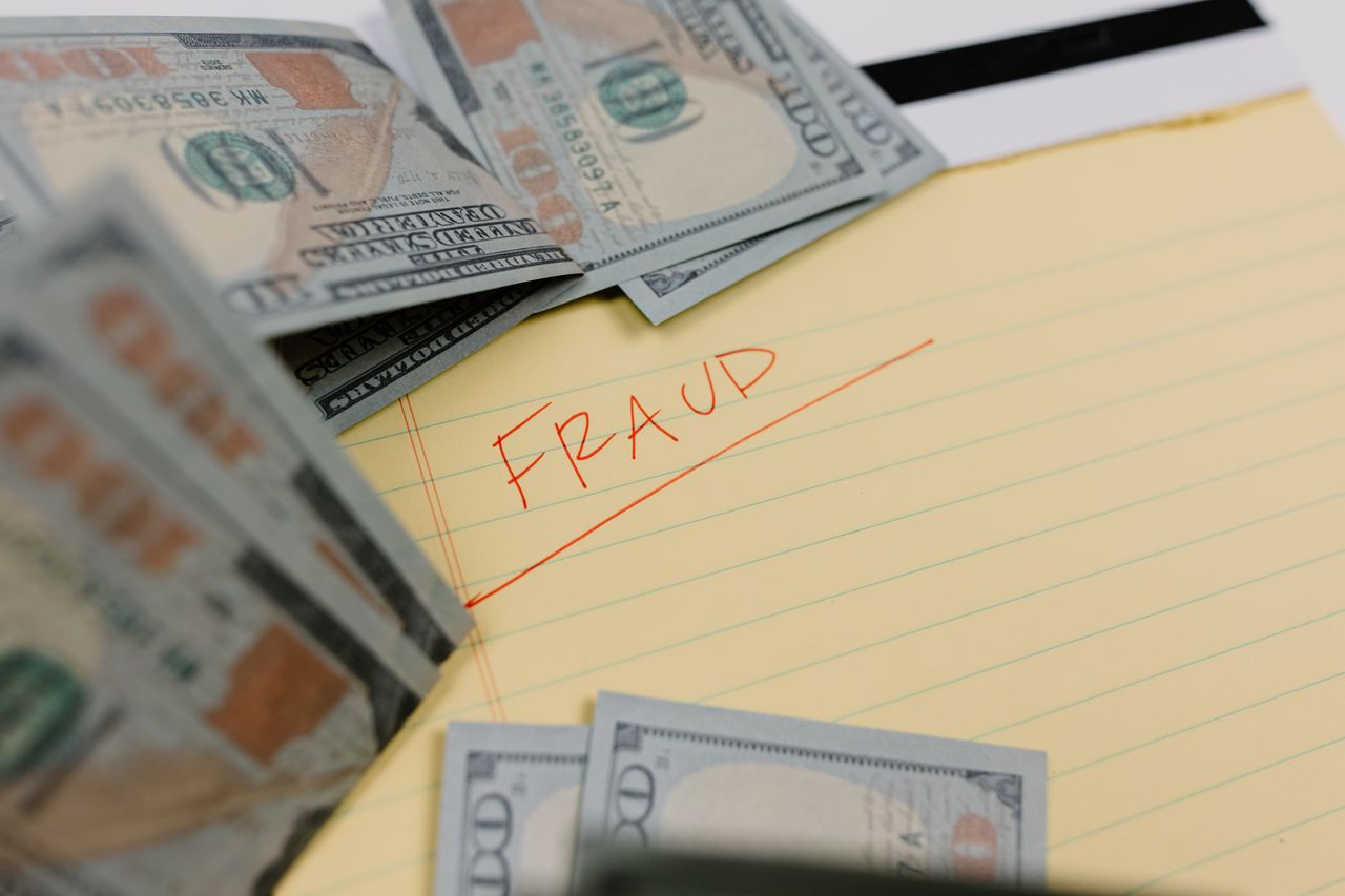 home-services-02 Close-up of US dollars and Fraud written on yellow paper, representing financial scams.